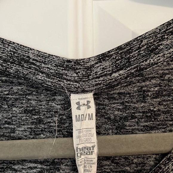 Women’s Under Armor Short sleeve V-neck - Picture 2 of 3